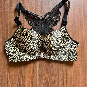 Leopard Print Push-Up Bra. Tag Indicates Size 44/100. See Size Chart in Photos.